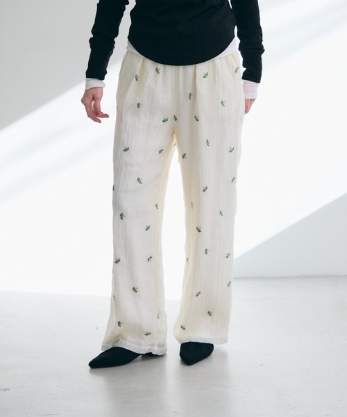 Trish(トリッシュ)の「シアー小花刺繍ルーズパンツ(スラックス・レディース・アイボリー/ブラック・FREE)」の20枚目の写真