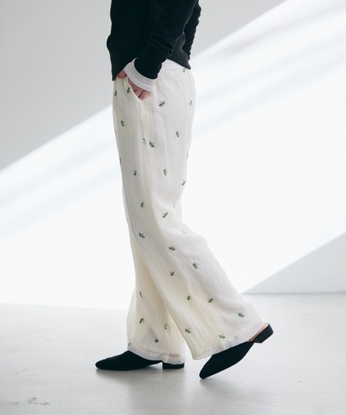 Trish(トリッシュ)の「シアー小花刺繍ルーズパンツ(スラックス・レディース・アイボリー/ブラック・FREE)」の22枚目の写真