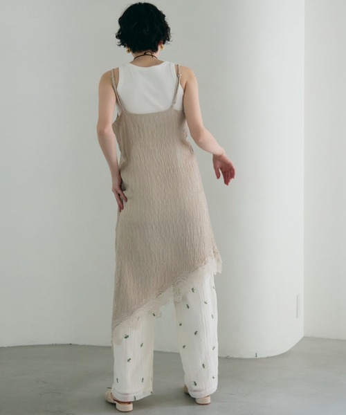 Trish(トリッシュ)の「シアー小花刺繍ルーズパンツ(スラックス・レディース・アイボリー/ブラック・FREE)」の3枚目の写真