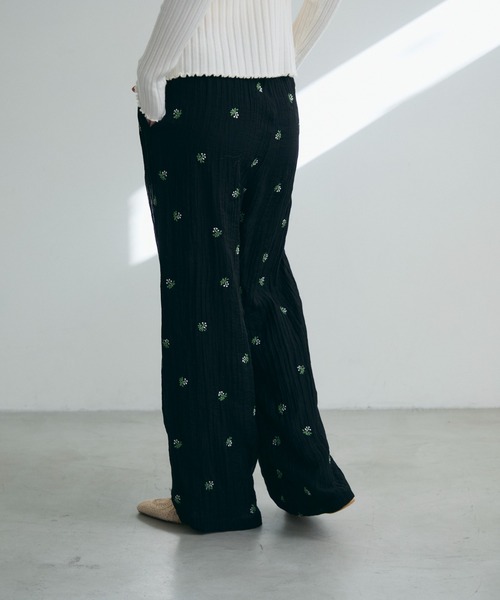 Trish(トリッシュ)の「シアー小花刺繍ルーズパンツ(スラックス・レディース・アイボリー/ブラック・FREE)」の7枚目の写真
