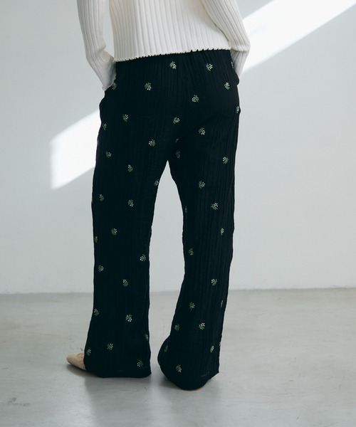 Trish(トリッシュ)の「シアー小花刺繍ルーズパンツ(スラックス・レディース・アイボリー/ブラック・FREE)」の6枚目の写真
