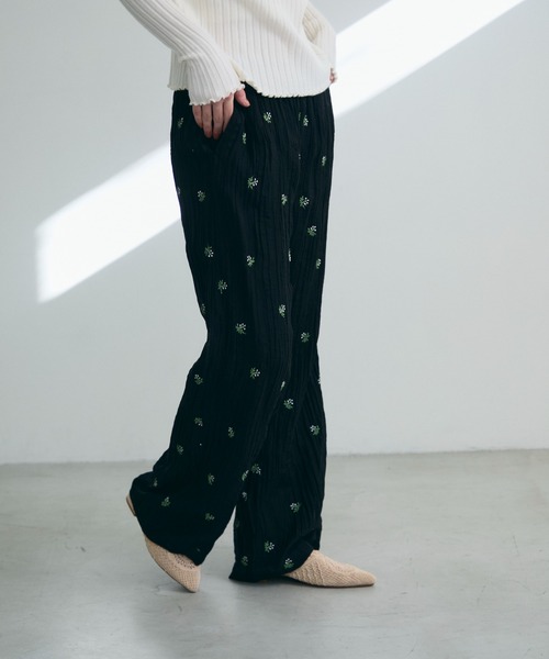 Trish(トリッシュ)の「シアー小花刺繍ルーズパンツ(スラックス・レディース・アイボリー/ブラック・FREE)」の8枚目の写真