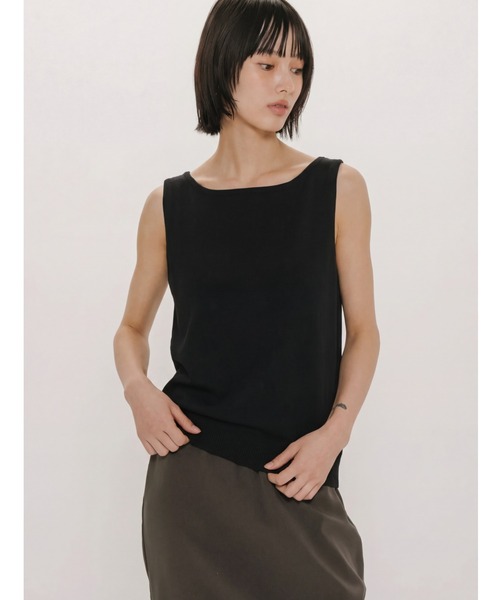 MIDIUMISOLID(ミディウミソリッド)の「MIDIUMISOLID for Ladies タックノースリーブワイドベスト(ベスト・レディース・ベージュ/レッド/ブラック・FREE)」の1枚目の写真