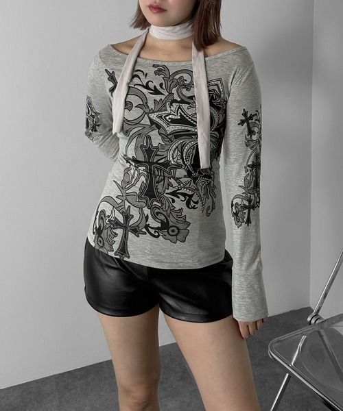 jiasecond.(ジアセカンド)の「【jiasecond.】クロスデザインカットソー / トップス カットソー Tシャツ 長袖 ラインストーン クロス グレー ZOZOTOWN限定(Tシャツ/カットソー・レディース・グレー・FREE)」の2枚目の写真