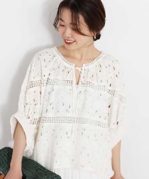 le.coeur blanc(ルクールブラン)の「TORRAZZO DONNAカットワークレースブラウス(シャツ/ブラウス・レディース・ブラック/ホワイト・38)」の4枚目の写真