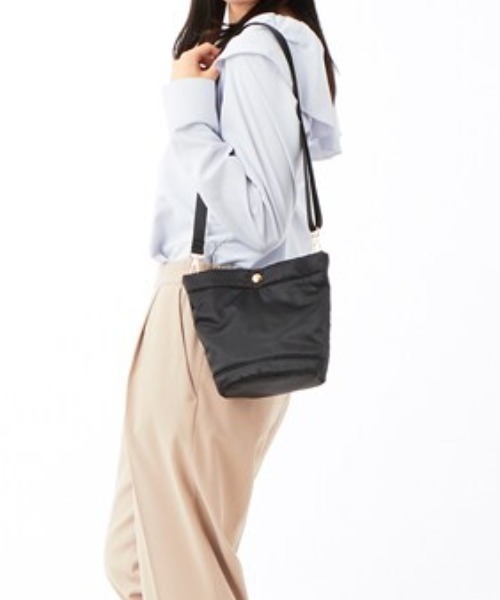 CACHELLIE(カシェリエ)の「NYLON BONDING 2WAY TOTE(ショルダーバッグ・レディース・グレー/ブラック/カーキ・FREE)」の9枚目の写真