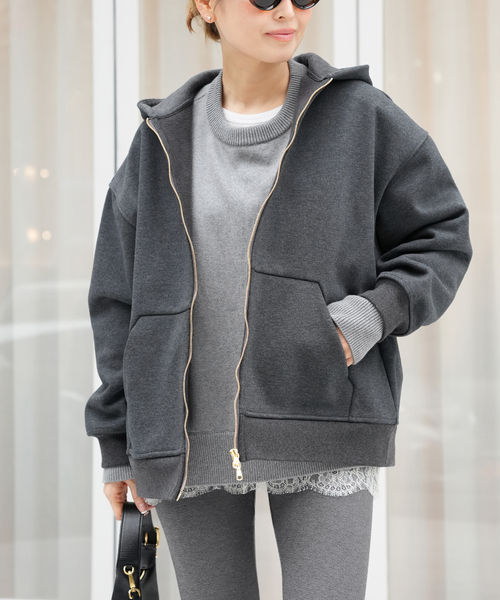 CALUX(キャラクス)の「CALUX フーディー(パーカー・レディース・ベージュ/チャコールグレー・FREE)」の1枚目の写真