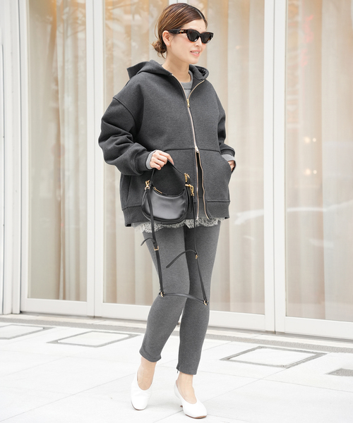 CALUX(キャラクス)の「CALUX フーディー(パーカー・レディース・ベージュ/チャコールグレー・FREE)」の3枚目の写真