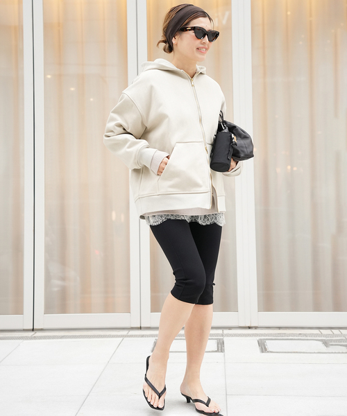 CALUX(キャラクス)の「CALUX フーディー(パーカー・レディース・ベージュ/チャコールグレー・FREE)」の4枚目の写真