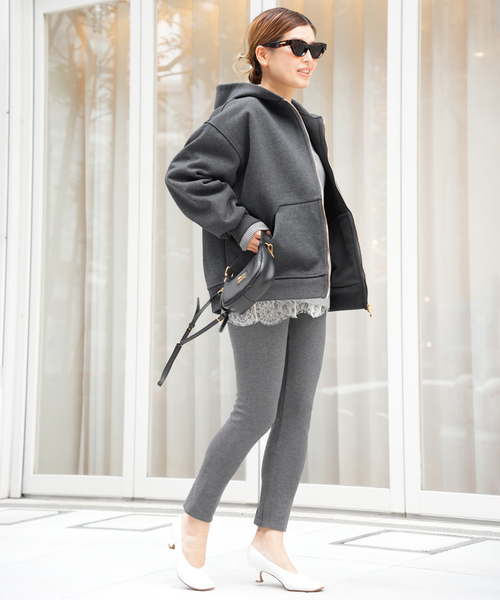 CALUX(キャラクス)の「CALUX フーディー(パーカー・レディース・ベージュ/チャコールグレー・FREE)」の9枚目の写真