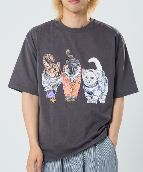 CORISCO(コリスコ)の「スペースアニマル柄TEE(M1)(Tシャツ/カットソー・メンズ・ブラック系1/グレー系1/グリーン系2/ダークグリーン系2/ピンク系2/ブルー系1/ダークグリーン系1/ピンク系1/キナリ/オートミール/グレー系2/ホワイト系1/ブルー系2/グリーン系1/ブラック系2/ホワイト系2・MEDIUM/X-LARGE/LARGE)」の6枚目の写真