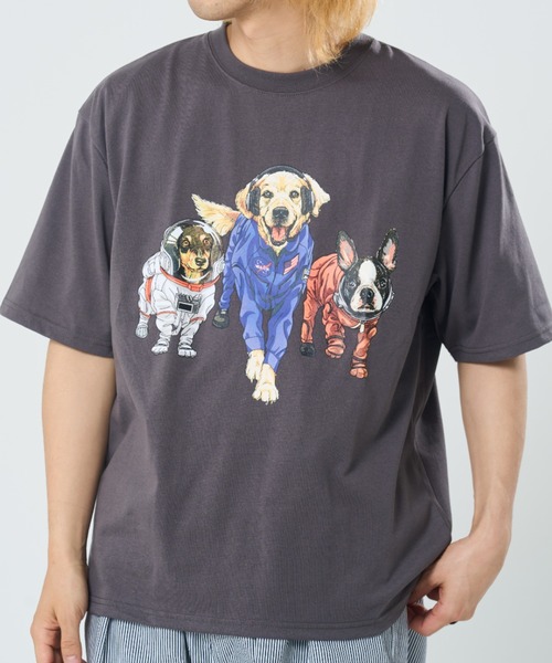 CORISCO(コリスコ)の「スペースアニマル柄TEE(M1)(Tシャツ/カットソー・メンズ・ブラック系1/グレー系1/グリーン系2/ダークグリーン系2/ピンク系2/ブルー系1/ダークグリーン系1/ピンク系1/キナリ/オートミール/グレー系2/ホワイト系1/ブルー系2/グリーン系1/ブラック系2/ホワイト系2・MEDIUM/X-LARGE/LARGE)」の7枚目の写真