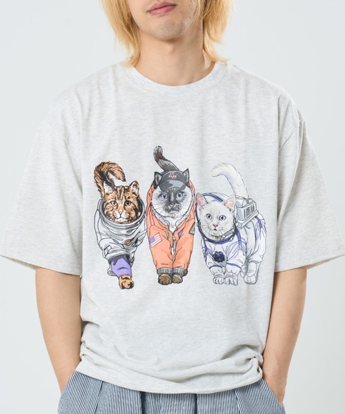 CORISCO(コリスコ)の「スペースアニマル柄TEE(M1)(Tシャツ/カットソー・メンズ・ブラック系1/グレー系1/グリーン系2/ダークグリーン系2/ピンク系2/ブルー系1/ダークグリーン系1/ピンク系1/キナリ/オートミール/グレー系2/ホワイト系1/ブルー系2/グリーン系1/ブラック系2/ホワイト系2・MEDIUM/X-LARGE/LARGE)」の8枚目の写真