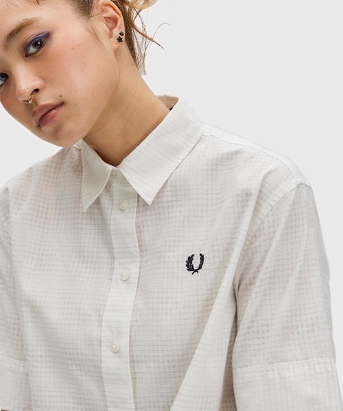FRED PERRY(フレッドペリー)の「Open Weave Chequerboard Shirt/オープンウィーブチェッカーボードシャツ(シャツ/ブラウス・レディース・ホワイト・10)」の4枚目の写真