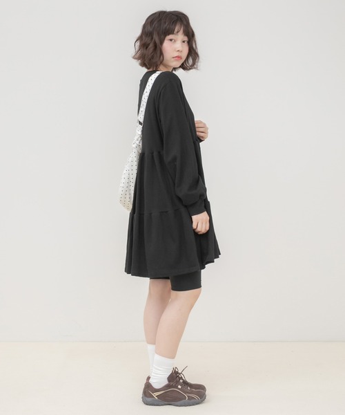 HEILIS(ヘイリス)の「ティアードカットワンピース / カットソー 長袖 ワンピース ミドル丈 膝丈 チュニック スエット スウェットライク ティアード 夏服 春服 秋服 韓国 無地 シンプル ノームコア カジュアル レイヤード シティガール マタニティ(ワンピース・レディース・グレー/ブラック・FREE)」の11枚目の写真