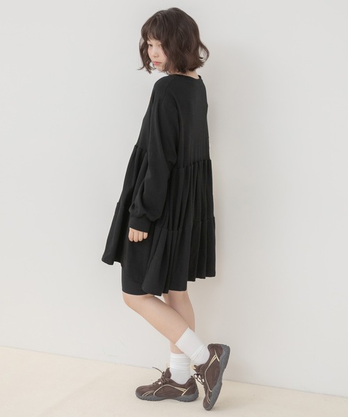 HEILIS(ヘイリス)の「ティアードカットワンピース / カットソー 長袖 ワンピース ミドル丈 膝丈 チュニック スエット スウェットライク ティアード 夏服 春服 秋服 韓国 無地 シンプル ノームコア カジュアル レイヤード シティガール マタニティ(ワンピース・レディース・グレー/ブラック・FREE)」の12枚目の写真