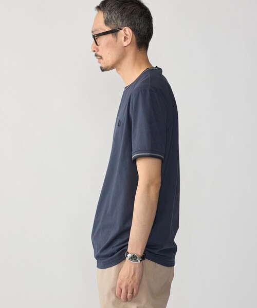 SHIPS(シップス)の「FRED PERRY: M1588V_TWIN TIPPED(Tシャツ/カットソー・メンズ・ブラック/コバルトブルー/ダークグレー・SMALL/MEDIUM/LARGE/X-LARGE)」の12枚目の写真