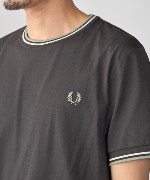 SHIPS(シップス)の「FRED PERRY: M1588V_TWIN TIPPED(Tシャツ/カットソー・メンズ・ブラック/コバルトブルー/ダークグレー・SMALL/MEDIUM/LARGE/X-LARGE)」の17枚目の写真