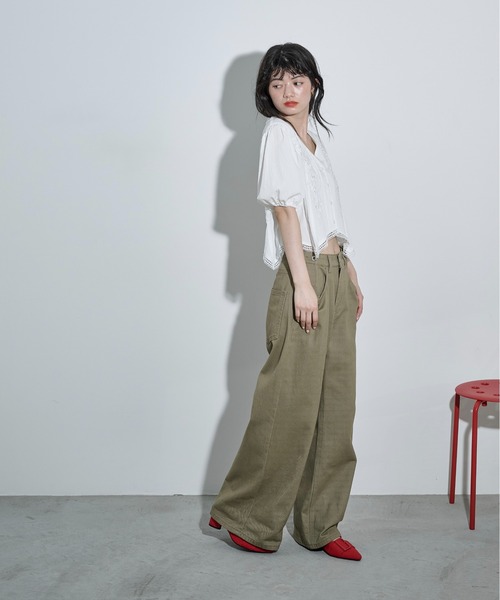 THE YOn(ザヨン)の「フラワーレース刺繍Vネッククロップドブラウス(シャツ/ブラウス・レディース・オフホワイト/クリーム/ブラック・FREE)」の14枚目の写真