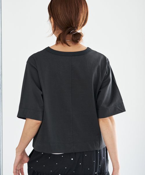 IENA(イエナ)の「クロップドTシャツ(Tシャツ/カットソー・レディース・ブラック/ブラウン系その他/ホワイト/レッド・FREE)」の11枚目の写真