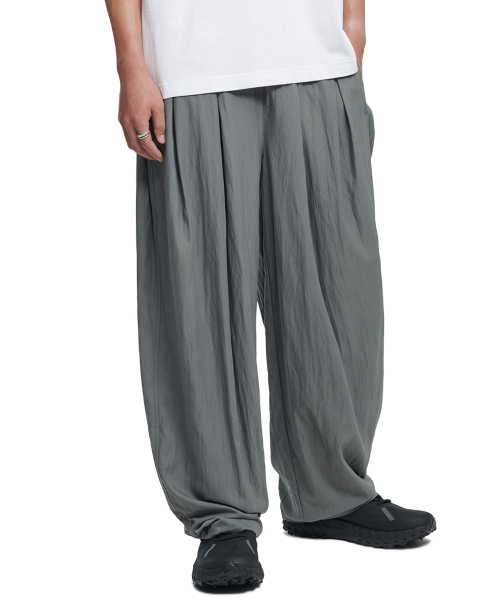 NOMANUAL(NOMANUAL)の「R.C NYLON PANTS - CHARCOAL(その他パンツ・レディース・その他・LARGE/MEDIUM/SMALL)」の1枚目の写真