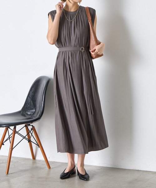 Jena espace merveilleux（ジェナ　エスパスメルヴェイユ）の「ベルト付きギャザーワンピ（ワンピース・レディース・ブラック/チャコールグレー/アイボリー・FREE）」の3枚目の写真