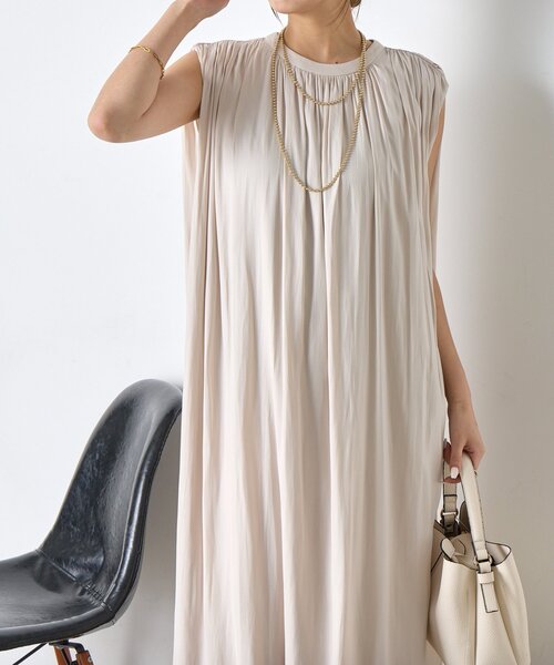 Jena espace merveilleux（ジェナ　エスパスメルヴェイユ）の「ベルト付きギャザーワンピ（ワンピース・レディース・ブラック/チャコールグレー/アイボリー・FREE）」の4枚目の写真