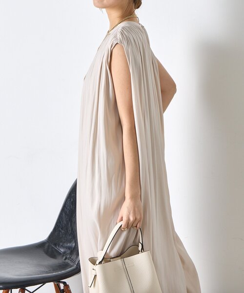 Jena espace merveilleux（ジェナ　エスパスメルヴェイユ）の「ベルト付きギャザーワンピ（ワンピース・レディース・ブラック/チャコールグレー/アイボリー・FREE）」の6枚目の写真