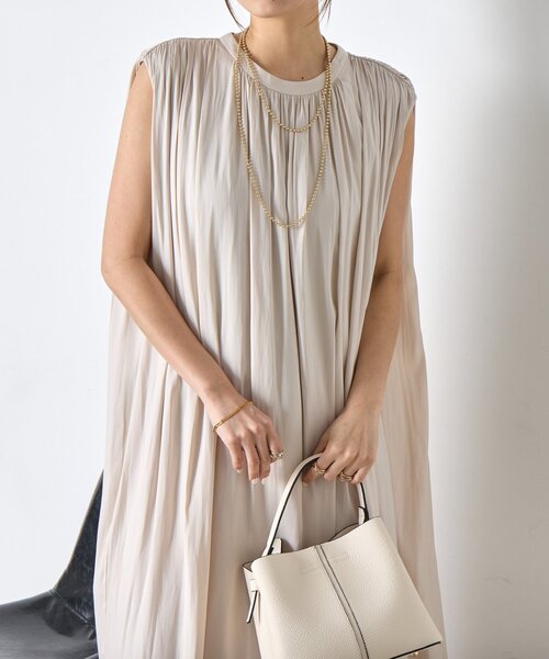 Jena espace merveilleux（ジェナ　エスパスメルヴェイユ）の「ベルト付きギャザーワンピ（ワンピース・レディース・ブラック/チャコールグレー/アイボリー・FREE）」の8枚目の写真