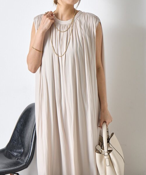 Jena espace merveilleux（ジェナ　エスパスメルヴェイユ）の「ベルト付きギャザーワンピ（ワンピース・レディース・ブラック/チャコールグレー/アイボリー・FREE）」の10枚目の写真