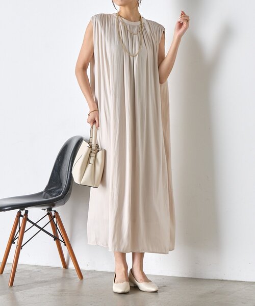 Jena espace merveilleux（ジェナ　エスパスメルヴェイユ）の「ベルト付きギャザーワンピ（ワンピース・レディース・ブラック/チャコールグレー/アイボリー・FREE）」の11枚目の写真