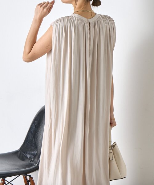 Jena espace merveilleux（ジェナ　エスパスメルヴェイユ）の「ベルト付きギャザーワンピ（ワンピース・レディース・ブラック/チャコールグレー/アイボリー・FREE）」の13枚目の写真