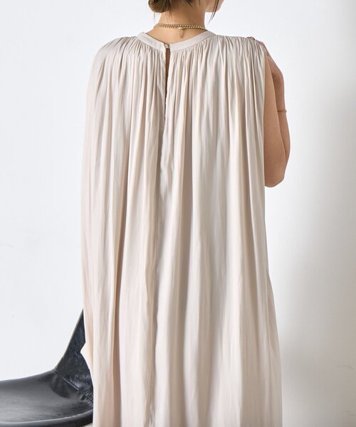 Jena espace merveilleux（ジェナ　エスパスメルヴェイユ）の「ベルト付きギャザーワンピ（ワンピース・レディース・ブラック/チャコールグレー/アイボリー・FREE）」の16枚目の写真