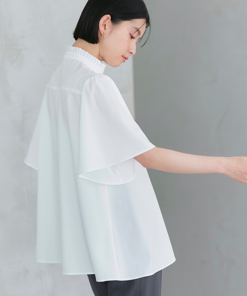 RUIRUE BOUTIQUE(ルイルエブティック)の「洗える ストレッチ | プリーツ スタンドカラー ブラウス(半袖) | レディース 体型カバー オフィスカジュアル きれいめ 上品 無地 華やか トップス シャツ(シャツ/ブラウス・レディース・ホワイト/チャコールグレー/ライトベージュ・S/LL/L/M)」の6枚目の写真