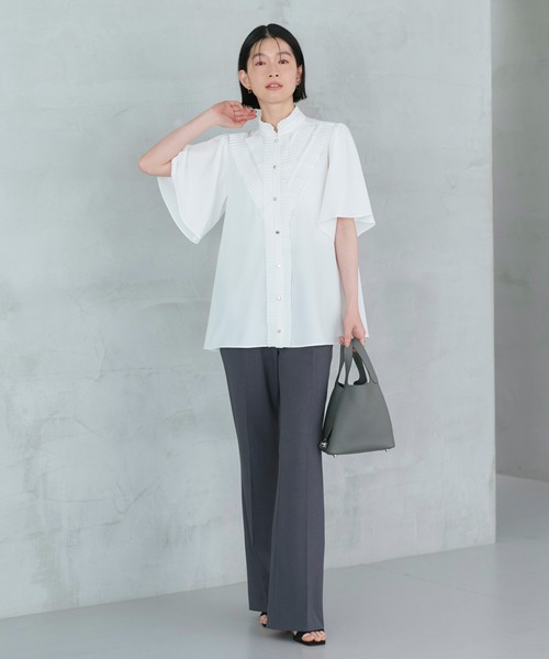 RUIRUE BOUTIQUE(ルイルエブティック)の「洗える ストレッチ | プリーツ スタンドカラー ブラウス(半袖) | レディース 体型カバー オフィスカジュアル きれいめ 上品 無地 華やか トップス シャツ(シャツ/ブラウス・レディース・ホワイト/チャコールグレー/ライトベージュ・S/LL/L/M)」の7枚目の写真