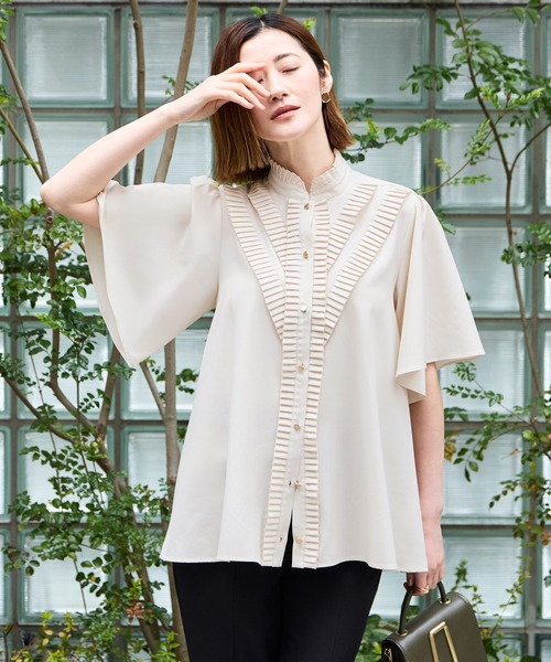 RUIRUE BOUTIQUE(ルイルエブティック)の「洗える ストレッチ | プリーツ スタンドカラー ブラウス(半袖) | レディース 体型カバー オフィスカジュアル きれいめ 上品 無地 華やか トップス シャツ(シャツ/ブラウス・レディース・ホワイト/チャコールグレー/ライトベージュ・S/LL/L/M)」の8枚目の写真
