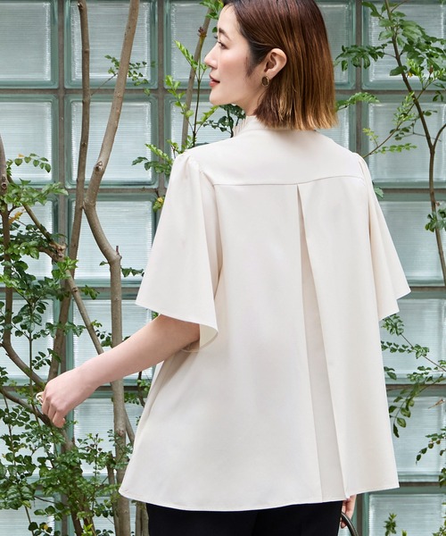 RUIRUE BOUTIQUE(ルイルエブティック)の「洗える ストレッチ | プリーツ スタンドカラー ブラウス(半袖) | レディース 体型カバー オフィスカジュアル きれいめ 上品 無地 華やか トップス シャツ(シャツ/ブラウス・レディース・ホワイト/チャコールグレー/ライトベージュ・S/LL/L/M)」の10枚目の写真