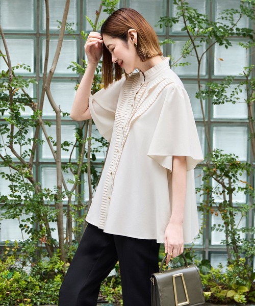 RUIRUE BOUTIQUE(ルイルエブティック)の「洗える ストレッチ | プリーツ スタンドカラー ブラウス(半袖) | レディース 体型カバー オフィスカジュアル きれいめ 上品 無地 華やか トップス シャツ(シャツ/ブラウス・レディース・ホワイト/チャコールグレー/ライトベージュ・S/LL/L/M)」の11枚目の写真