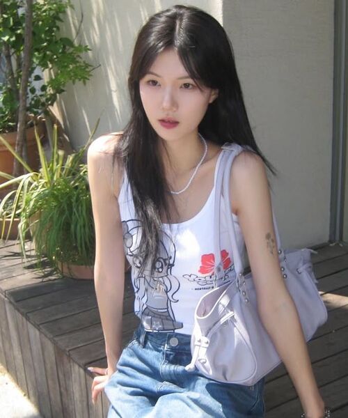 YOUHEE(ユヒ)の「YOUHEE GIRL GRAPHIC SLEEVELESS_WHITE(Tシャツ/カットソー・レディース・その他・SMALL/MEDIUM)」の6枚目の写真