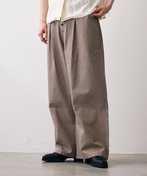 Shoowtime(ショウタイム)の「Tuck check wide slacks / タックチェックワイドスラックス(スラックス・メンズ・クリーム・MEDIUM/LARGE/X-LARGE)」の3枚目の写真