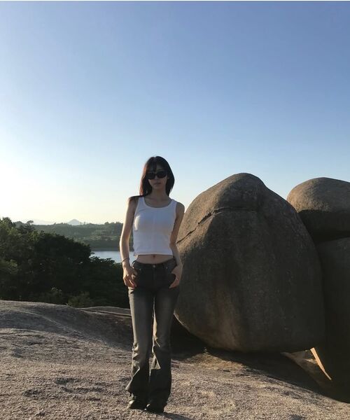 NINEZ(ナインゼット)の「シグネチャースリムスリーブレス(2カラー)(Tシャツ/カットソー・レディース・ホワイト/ブラック・SMALL/MEDIUM)」の14枚目の写真