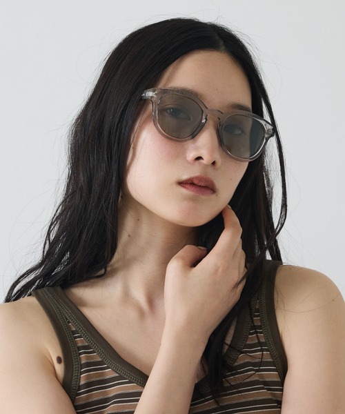 abahouse mavie(アバハウスマヴィ)の「【調光レンズ】ウェリントンサングラス(サングラス・レディース・ブラウン系その他/ブラック系その他/クリア・フリー)」の3枚目の写真
