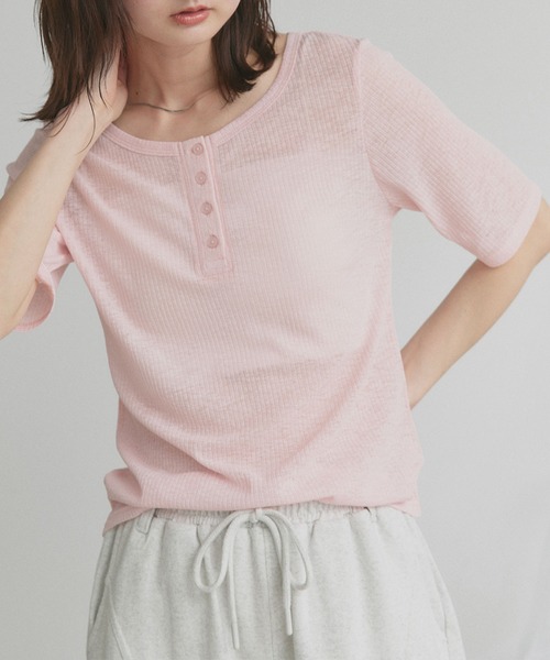 ad thie(アドティエ)の「シアー リブ ヘンリーネック トップス(Tシャツ/カットソー・レディース・ブラック/ピンク/ライトグレー・FREE)」の5枚目の写真