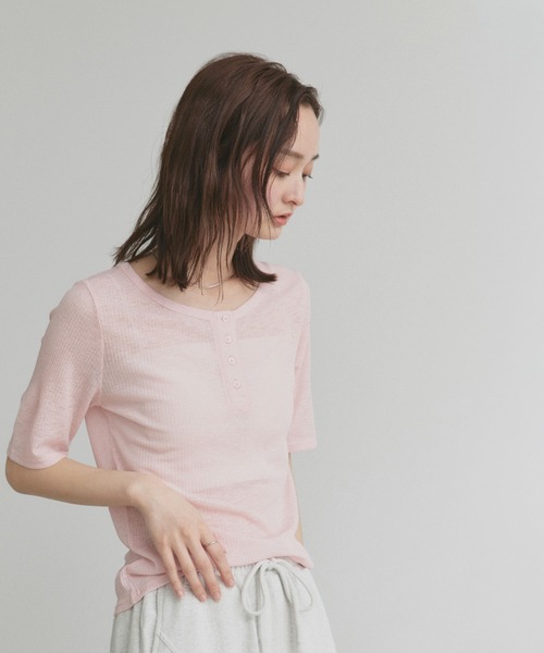 ad thie(アドティエ)の「シアー リブ ヘンリーネック トップス(Tシャツ/カットソー・レディース・ブラック/ピンク/ライトグレー・FREE)」の7枚目の写真