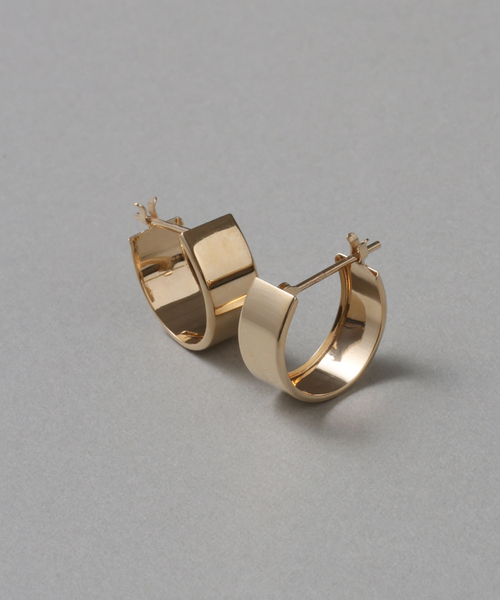Lilas(リラ)の「12mmボートフープピアス K10(両耳)(ピアス(両耳用)・レディース・ゴールド・FREE)」の1枚目の写真