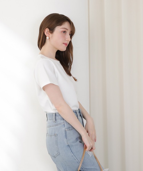 ASTORIA ODIER(アストリアオディール)の「ロゴ刺繍Tシャツ(Tシャツ/カットソー・レディース・ブラック/ホワイト・MEDIUM)」の4枚目の写真