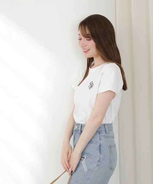 ASTORIA ODIER(アストリアオディール)の「ロゴ刺繍Tシャツ(Tシャツ/カットソー・レディース・ブラック/ホワイト・MEDIUM)」の5枚目の写真