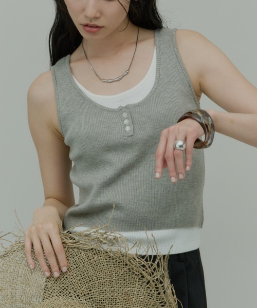 Plumel(プルメル)の「Bi-color Layered Tank Top / バイカラーレイヤードタンクトップ(Tシャツ/カットソー・レディース・ホワイト/ライトブルー/グレー・MEDIUM)」の2枚目の写真