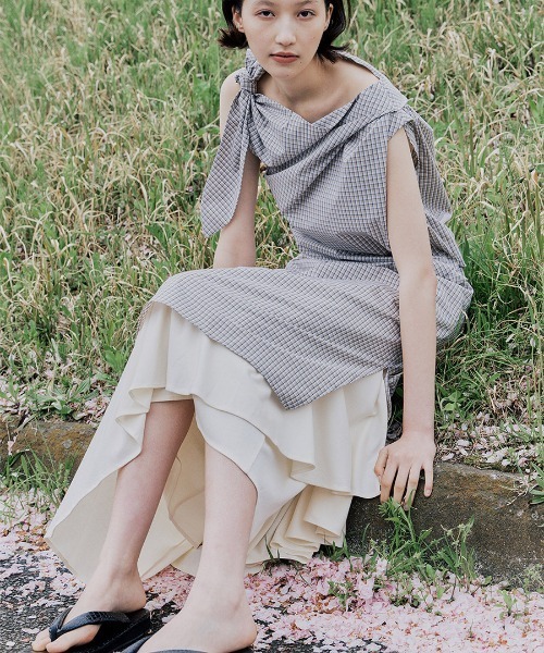 leinwande（ラインヴァンド）の「【leinwande】26SS新作 Tucked Ribbon Dress（ワンピース・レディース・Beige/LT.Blue・ONE SIZE）」の4枚目の写真