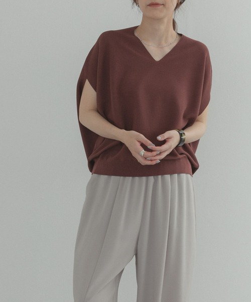 URBAN RESEARCH DOORS(アーバンリサーチドアーズ)の「『WEB限定』Vネックコクーンニット(ベスト・レディース・ネイビー/グリーン/ブラウン系その他・FREE)」の2枚目の写真
